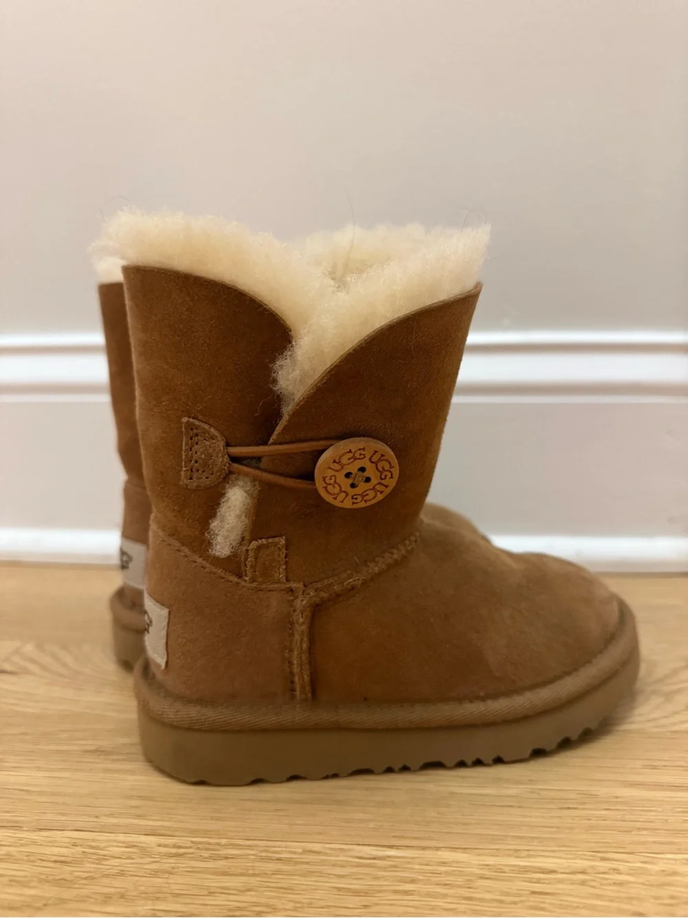 UGG Bailey Button II Kids Chestnut Suede Sheepskin Boot